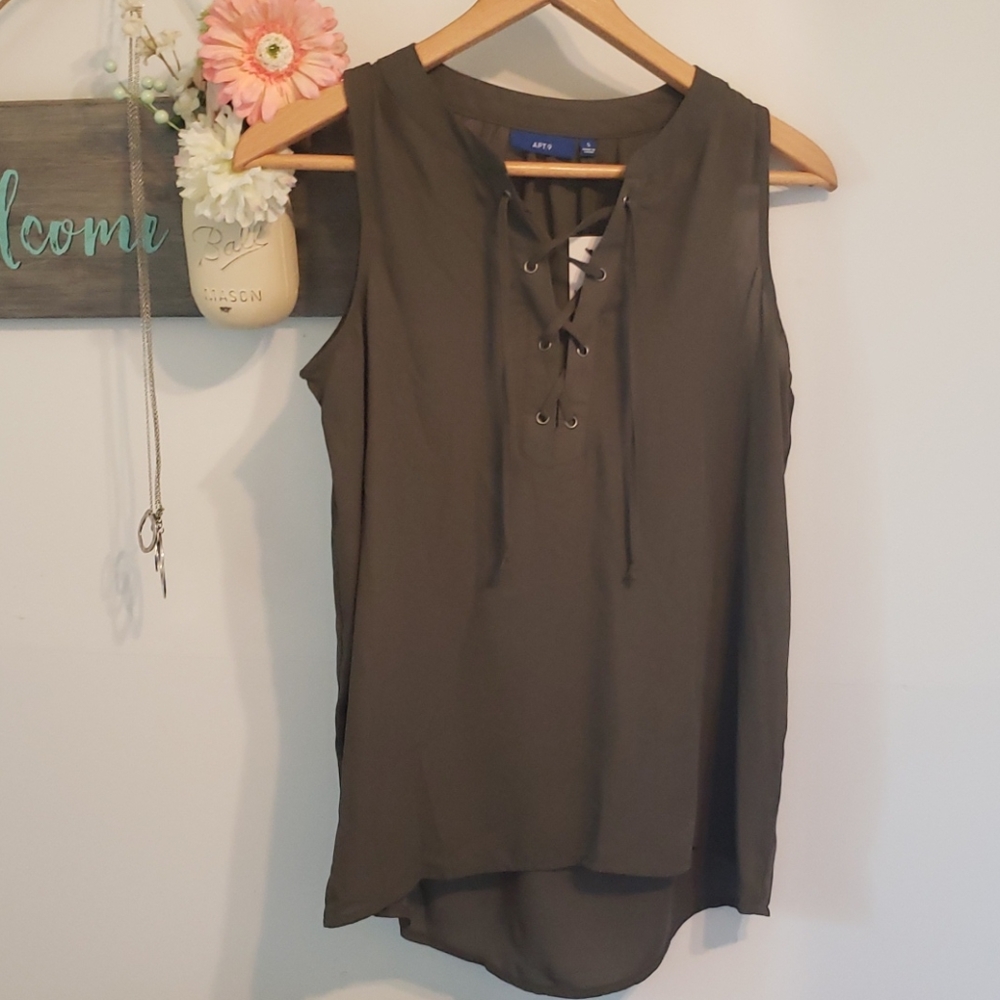 Nwt apt 9 tie up top. Green. Size small